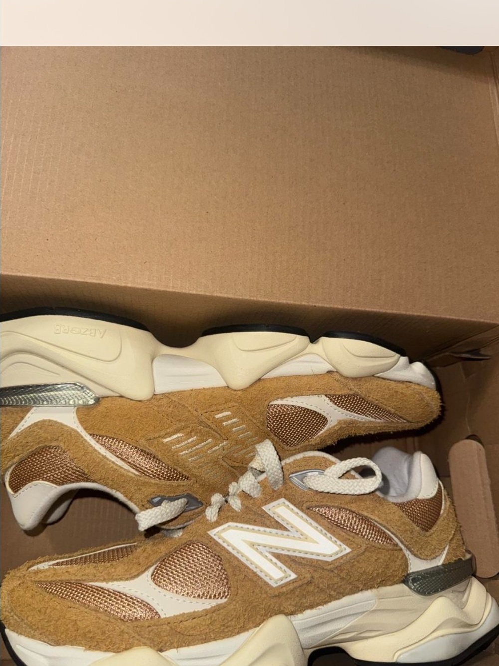 New Balance Men Women Brown and White 9060 Sneakers Great Plains 6M 7.5W